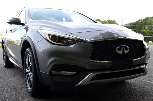 2017 INFINITI QX30 Premium