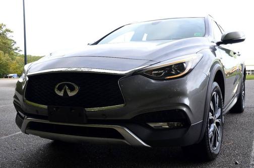 2017 INFINITI QX30 Premium