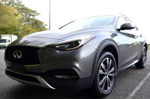 2017 INFINITI QX30 Premium