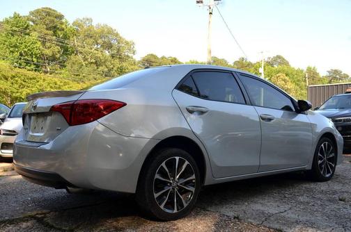 Classic Silver Metallic 2017 Toyota Corolla SE