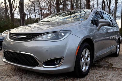 2017 Chrysler Pacifica Touring-L