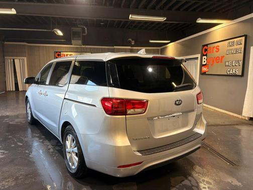 2017 Kia Sedona LX