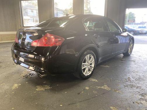 2015 INFINITI Q40 Base