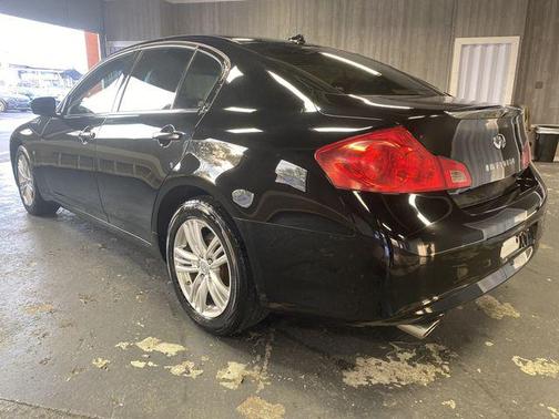 2015 INFINITI Q40 Base