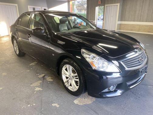 2015 INFINITI Q40 Base