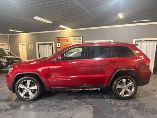 Brilliant Black Crystal Pearlcoat 2014 Jeep Grand Cherokee Laredo