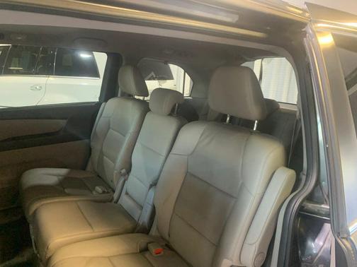 Modern Steel Metallic 2017 Honda Odyssey EX-L
