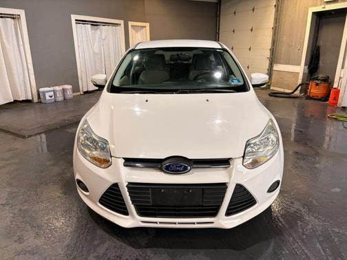 Oxford White 2013 Ford Focus SE