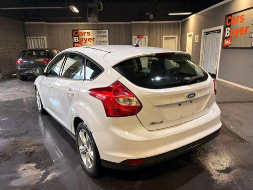 Oxford White 2013 Ford Focus SE