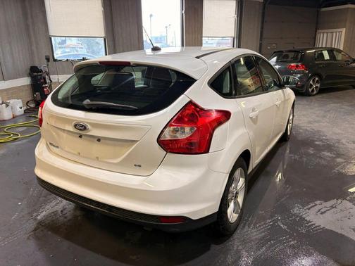 Oxford White 2013 Ford Focus SE