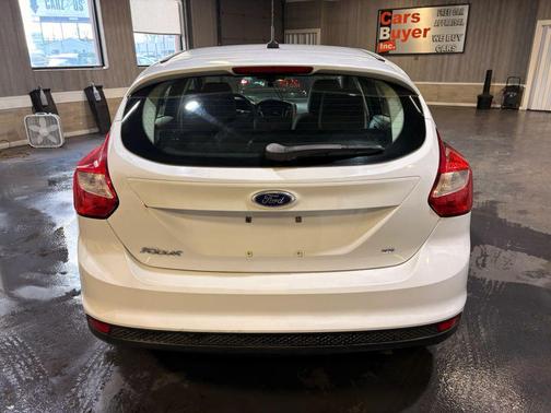 Oxford White 2013 Ford Focus SE