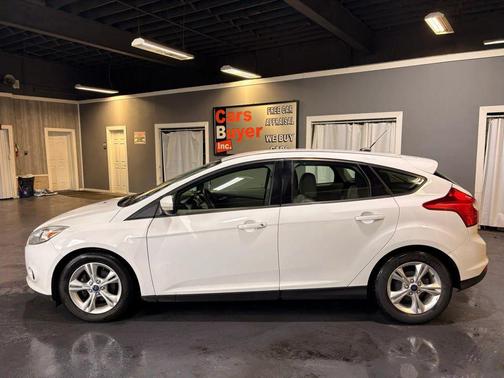 Oxford White 2013 Ford Focus SE