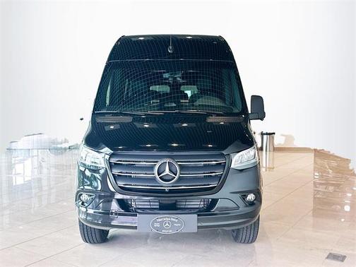 2025 Mercedes-Benz Sprinter 2500 Passenger 170 WB