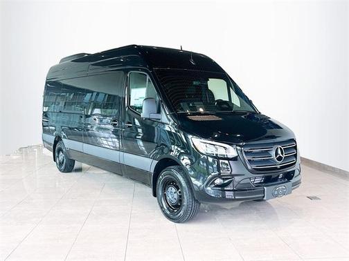 2025 Mercedes-Benz Sprinter 2500 Passenger 170 WB