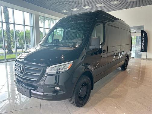 2025 Mercedes-Benz Sprinter 2500 Passenger 170 WB