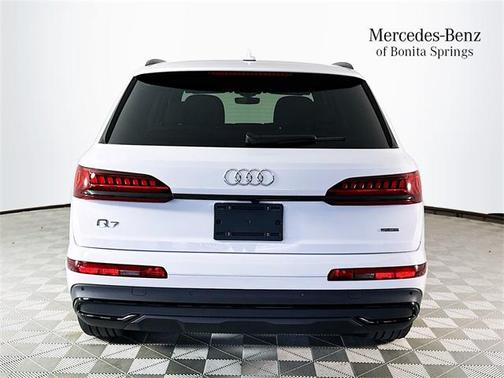 2023 Audi Q7 45 Premium Plus