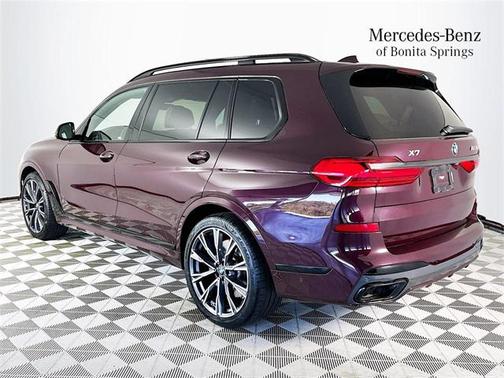 2022 BMW X7 M50i