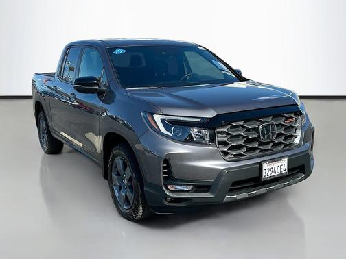 Modern Steel Metallic 2025 Honda Ridgeline