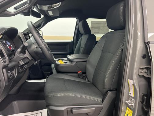 2026 RAM 2500 Tradesman Crew Cab 4x4 6'4' Box