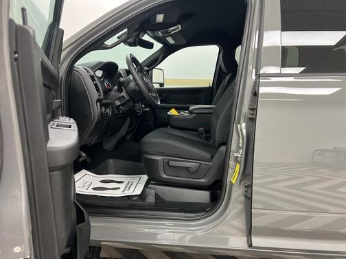 2026 RAM 2500 Tradesman Crew Cab 4x4 6'4' Box