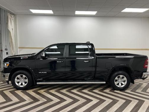 Diamond Black Crystal Pearlcoat 2021 RAM 1500 Laramie