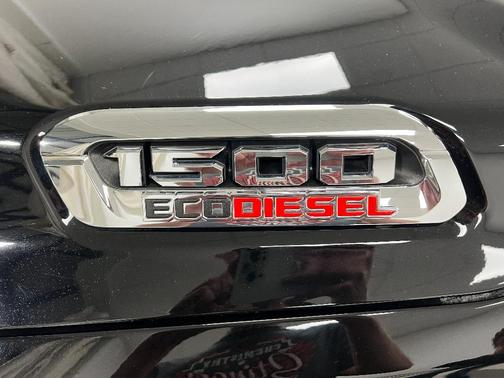Diamond Black Crystal Pearlcoat 2021 RAM 1500 Laramie