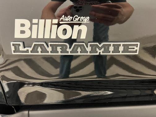 Diamond Black Crystal Pearlcoat 2021 RAM 1500 Laramie