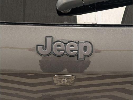 Granite Crystal Metallic Clearcoat 2015 Jeep Cherokee Trailhawk