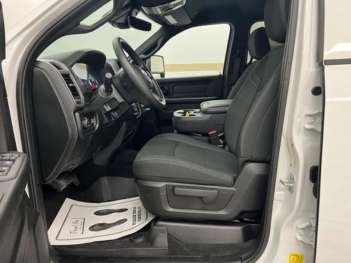 2026 RAM 3500 Tradesman Crew Cab 4x4 6'4' Box