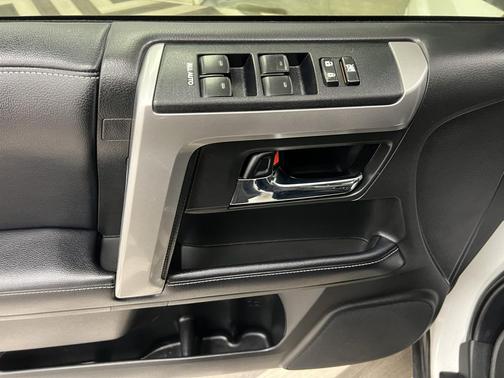 Super White 2019 Toyota 4Runner SR5