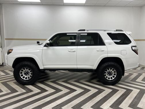 Super White 2019 Toyota 4Runner SR5