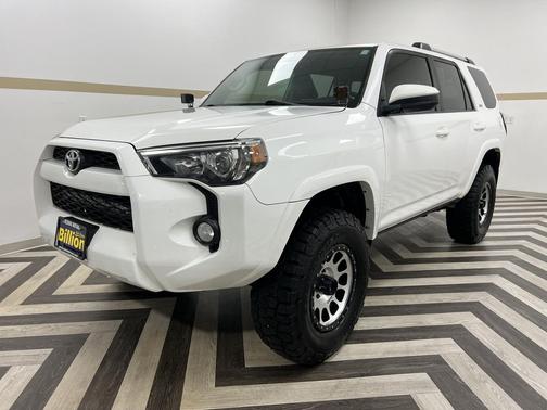 Super White 2019 Toyota 4Runner SR5