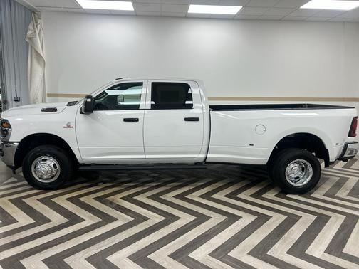 2026 RAM 3500 Tradesman Crew Cab 4x4 8' Box
