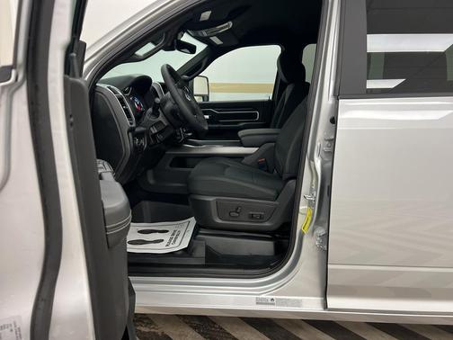 Silver Zynith 2026 RAM 2500 Big Horn Crew Cab 4x4 6'4' Box