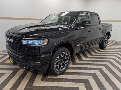 Diamond Black Crystal Pearlcoat 2026 RAM 1500 Laramie
