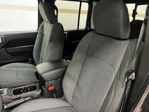 Granite Crystal Metallic Clearcoat 2026 Jeep Gladiator Sport S