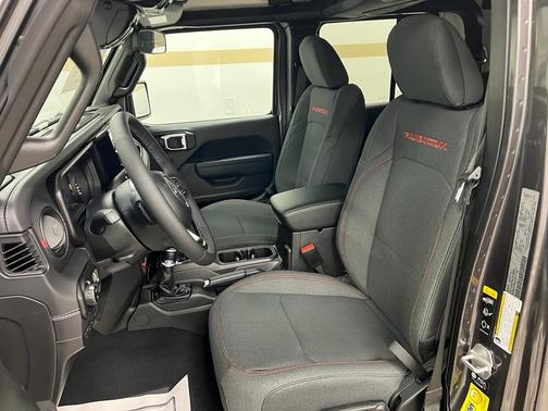 Granite Crystal Metallic Clearcoat 2026 Jeep Gladiator Rubicon