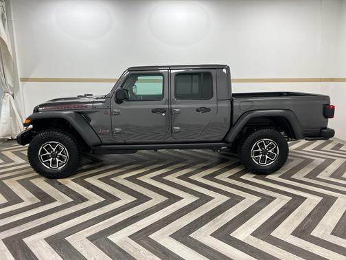 Granite Crystal Metallic Clearcoat 2026 Jeep Gladiator Rubicon