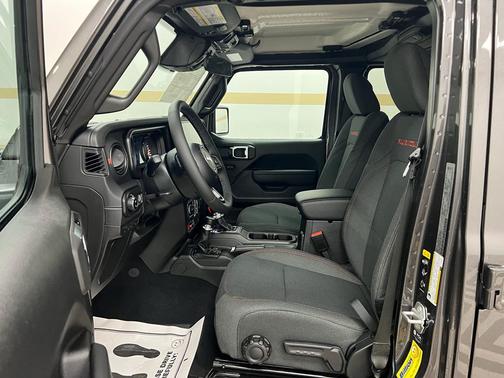 Granite Crystal Metallic Clearcoat 2026 Jeep Gladiator Rubicon