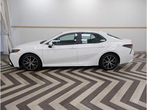 Super White 2021 Toyota Camry SE