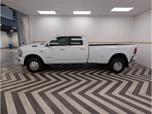 Bright White Clearcoat 2021 RAM 3500 Laramie Crew Cab 4x4 8' Box