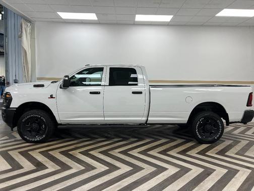 Bright White Clearcoat 2026 RAM 3500 Tradesman Crew Cab 4x4 8' Box