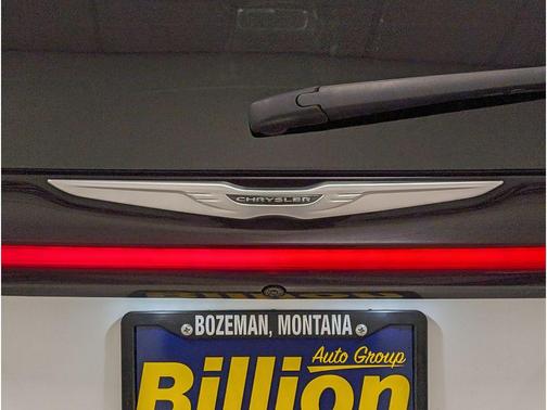 Bright White Clearcoat 2023 Chrysler Pacifica Limited