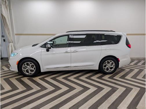 Bright White Clearcoat 2023 Chrysler Pacifica Limited
