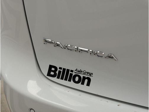 Bright White Clearcoat 2023 Chrysler Pacifica Limited