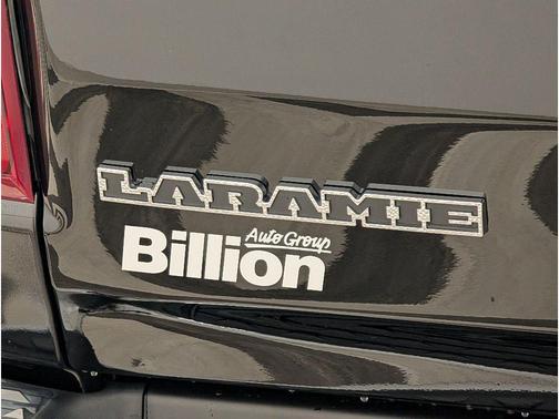 Diamond Black Crystal Pearlcoat 2019 RAM 1500 Laramie