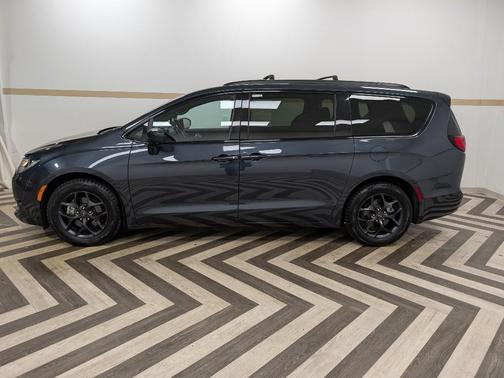 2020 Chrysler Pacifica Touring