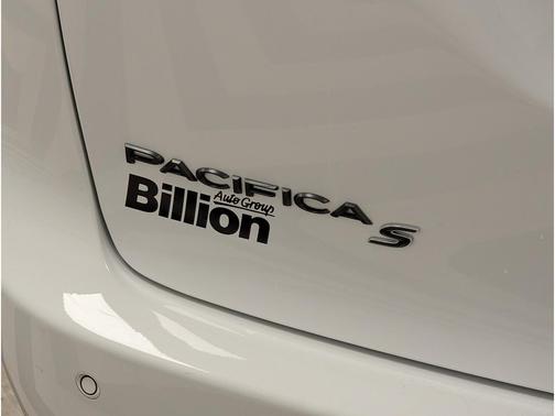 Bright White Clearcoat 2025 Chrysler Pacifica Limited
