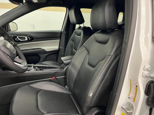 Bright White Clearcoat 2026 Jeep Compass Limited