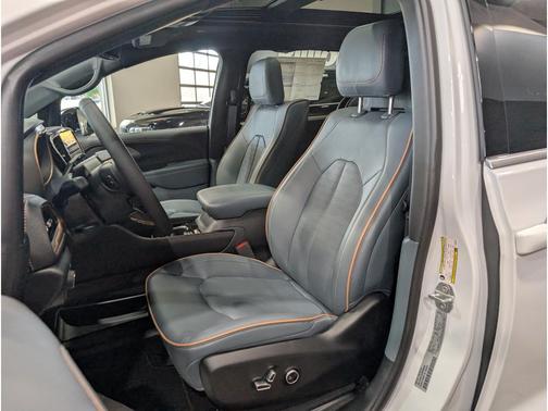 bright white clearcoat 2027 Chrysler Pacifica L